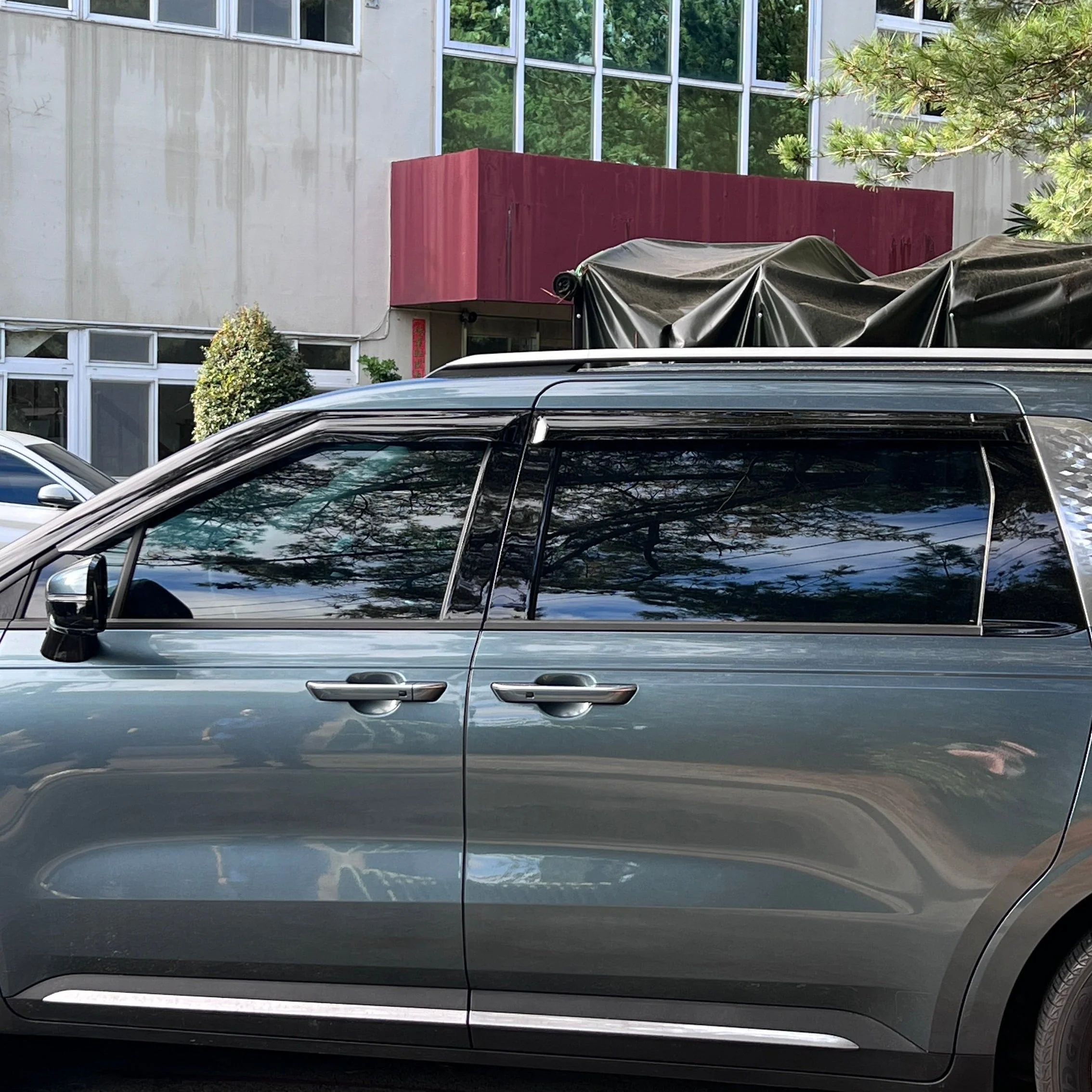 Kia Carnival (KA4) People Mover 2021-2026 Slimline Weathershields / Window Visors (4-Piece Set) - Image 3